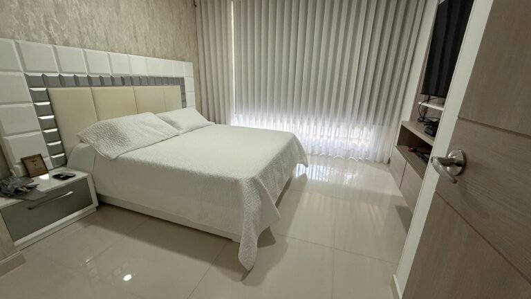 Apartamento en Venta en Pance, Cali | 237 m² + Terraza y Patio | Remodelado