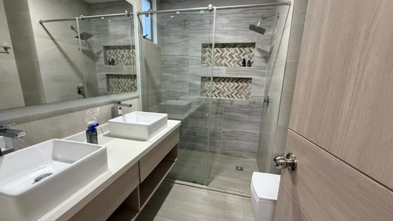 Apartamento en Venta en Pance, Cali | 237 m² + Terraza y Patio | Remodelado