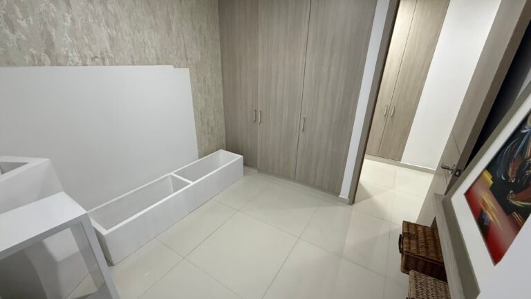 Apartamento en Venta en Pance, Cali | 237 m² + Terraza y Patio | Remodelado