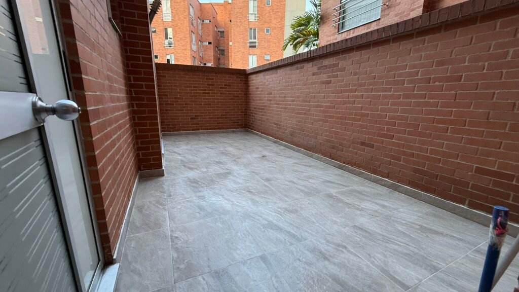 Apartamento en Venta en Pance, Cali | 237 m² + Terraza y Patio | Remodelado