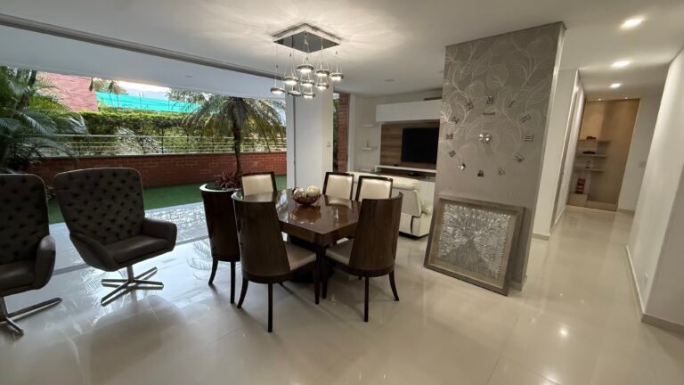 Apartamento en Venta en Pance, Cali | 237 m² + Terraza y Patio | Remodelado