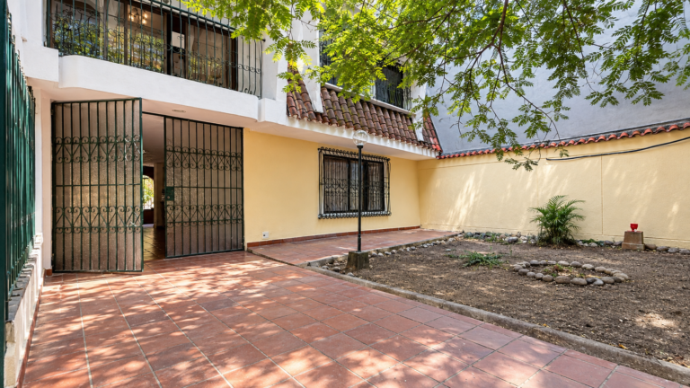 Casa en Arriendo en El Limonar, Cali | 250 m² Construidos, 4 Habitaciones | Uso Mixto