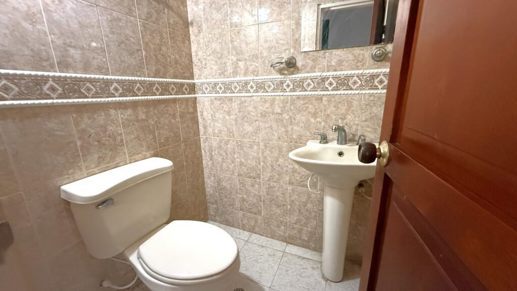 Casa en Arriendo en El Limonar, Cali | 250 m² Construidos, 4 Habitaciones | Uso Mixto