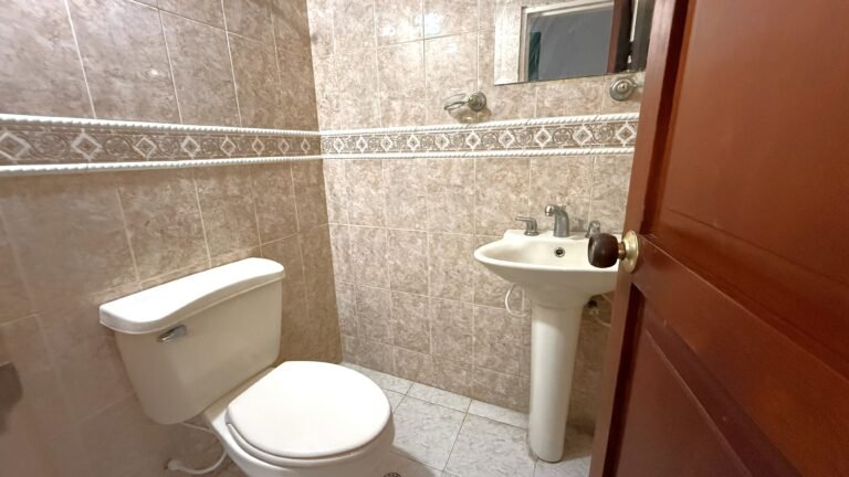 Casa en Arriendo en El Limonar, Cali | 250 m² Construidos, 4 Habitaciones | Uso Mixto