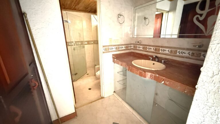 Casa en Arriendo en El Limonar, Cali | 250 m² Construidos, 4 Habitaciones | Uso Mixto